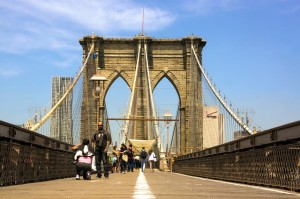 Die gigantische Brooklyn-Bridge in NYC.