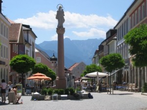 Die Mariensäule in der Fußgängerzone von Murnau.